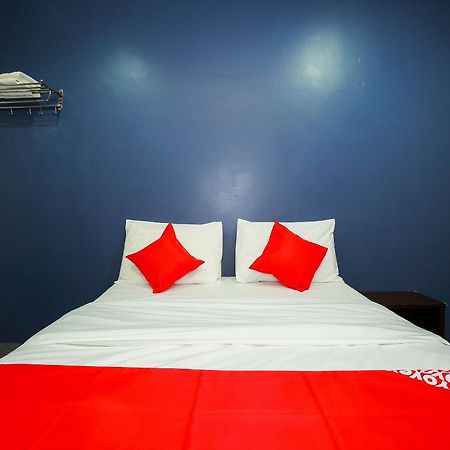 Oyo 89332 De Hotel Teluk Intan Eksteriør billede