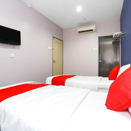 Oyo 89332 De Hotel Teluk Intan Eksteriør billede
