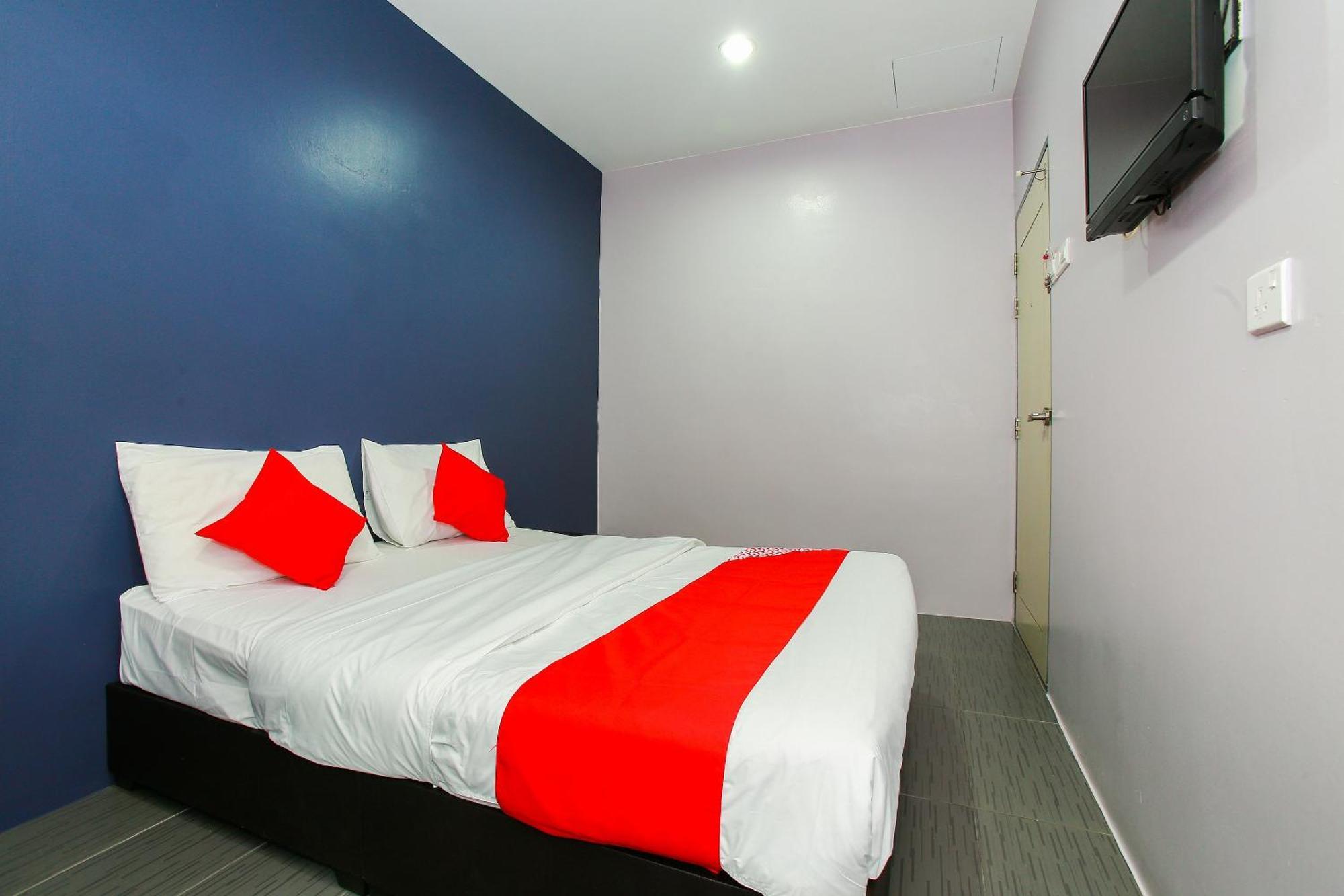 Oyo 89332 De Hotel Teluk Intan Eksteriør billede