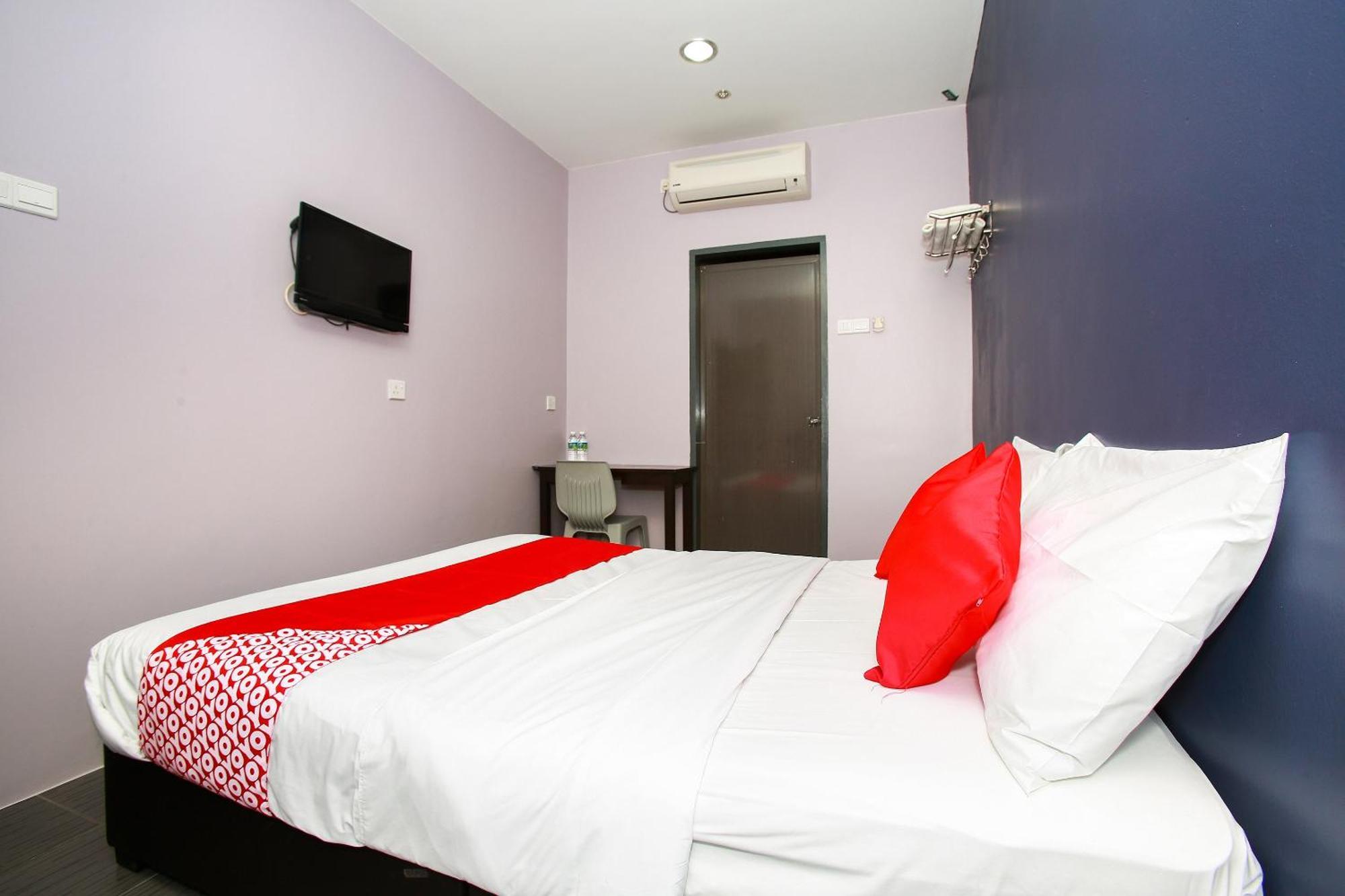 Oyo 89332 De Hotel Teluk Intan Eksteriør billede