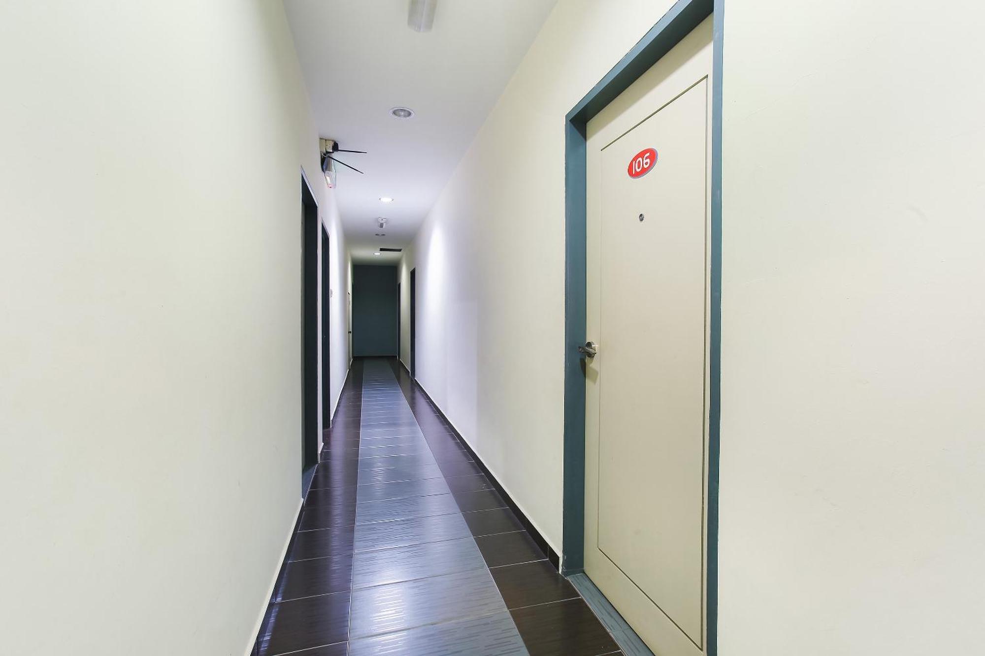 Oyo 89332 De Hotel Teluk Intan Eksteriør billede