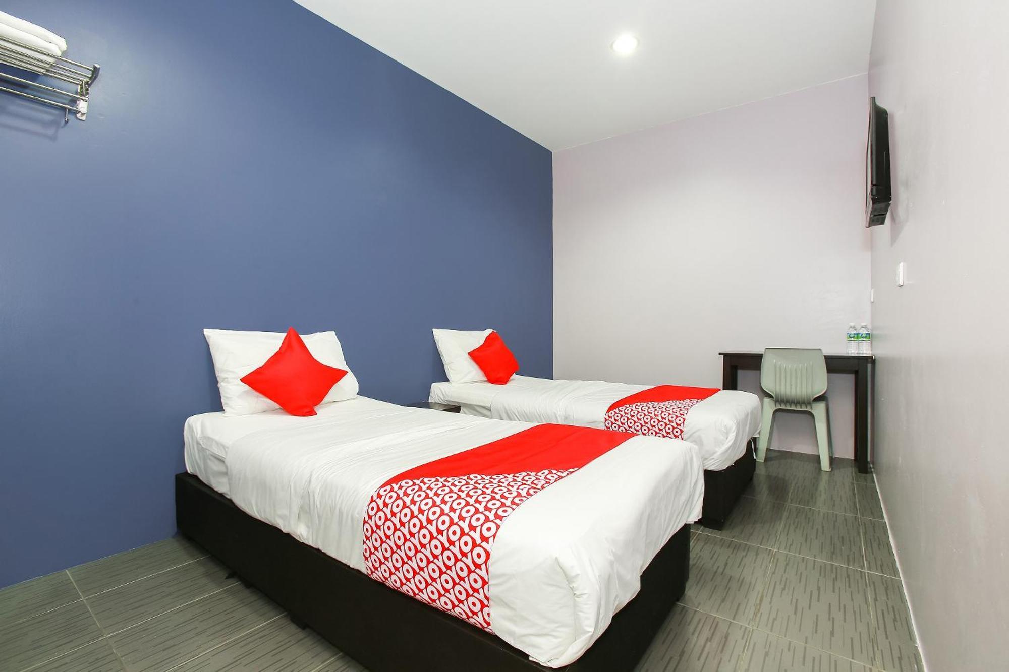Oyo 89332 De Hotel Teluk Intan Eksteriør billede